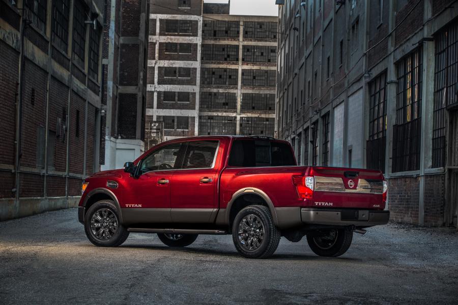  Nissan Titan Platinum Reserve Crew Cab 2016 года  (фото 11 из 17)